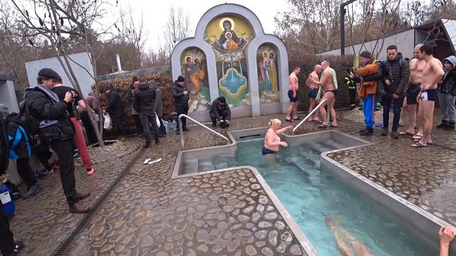 ONLY GIRLS BATH IN ICE WATER / Epiphany Bathing! Winter Swimming | КРЕЩЕНСКИЕ КУПАНИЯ ДЕВУШЕК! #1