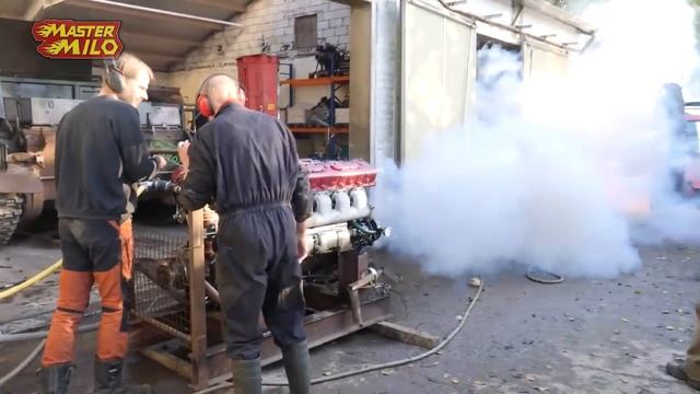 Starting another 38.8 liter V12 tank engine! смотреть онлайн