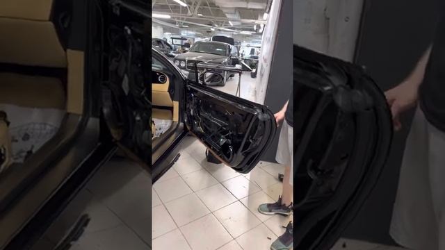 Bentley - доводчики дверей где их не бывает смотреть онлайн