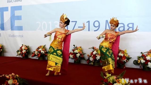 Национальный Балийский танец. PITE 2013 / National Balinese dance смотреть онлайн