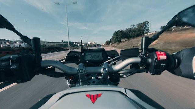 On Board YAMAHA MT10 | Crossplane and Quickshifter Sound | Testing Another POV Angle смотреть онлайн
