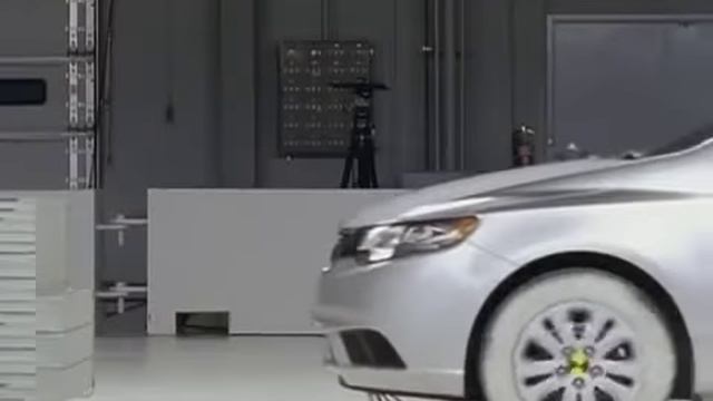 Crash Test 2010 - 20** Kia Forte / Cerato (Frontal Offset) IIHS смотреть онлайн