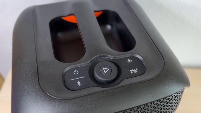 Портативная акустика JBL PartyBox Encore Essential. смотреть онлайн