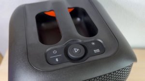 Портативная акустика JBL PartyBox Encore Essential.