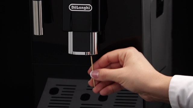 How to Clean the Coffee Spouts of Your De'Longhi Autentica ETAM 29.510.SB Coffee Machine смотреть онлайн
