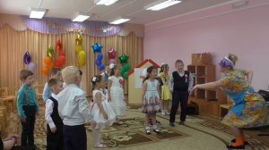 Фрекен  Бок на выпускном "Светите звезды" в детском саду