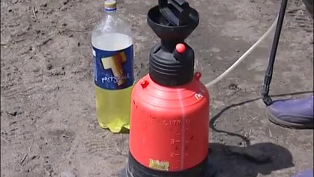 В Абакане дезинфекторы поливают дачи хлоркой смотреть онлайн