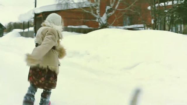 Девочка и маламут. "come and play" смотреть онлайн