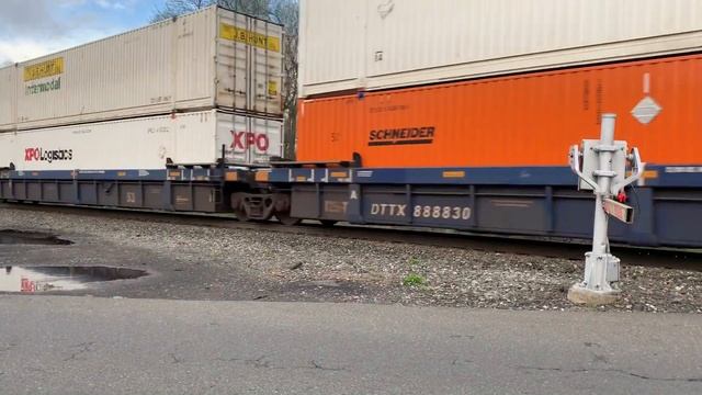 CSX Locomotive | Freight Train passing | small cargo смотреть онлайн