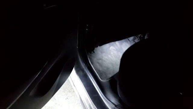 Подсветка ног и пространства около двери Hyundai Solaris смотреть онлайн