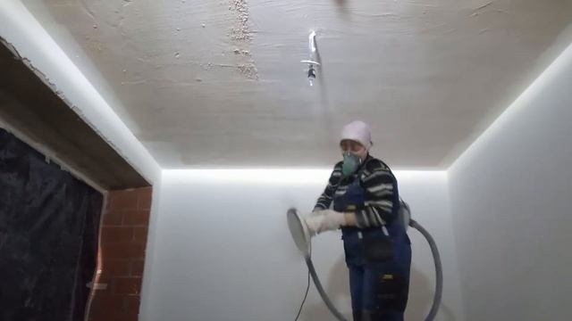 Механизированная шлифовка штукатуренного потолка перед шпаклёвкой смотреть онлайн