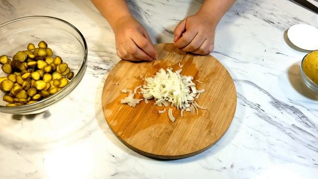 ?САМЫЙ ВКУСНЫЙ САЛАТ.САЛАТ ИЗ СОЛЕНЫХ ОГУРЦОВ? смотреть онлайн