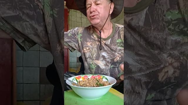 Лапша на сале с луком ем на даче смотреть онлайн