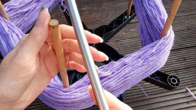 Самодельное приспособление для сматывания пряжи из пасм в клубки (моя моталка) смотреть онлайн