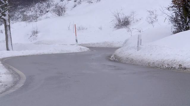2021 Porsche Taycan - Frozen Berry Color смотреть онлайн