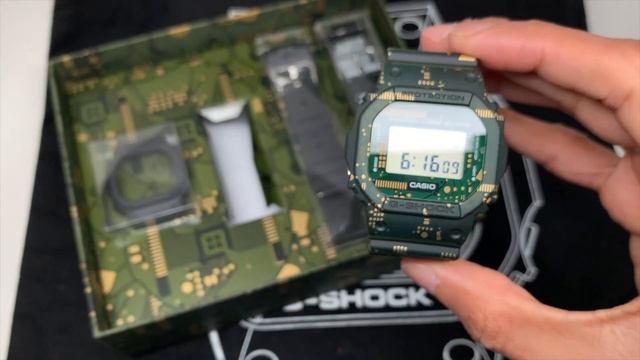 Casio Updated the DW5600 from 1983! The new DWE-5600CC-3 Carbon Core Guard G-Shock Watch - REVIEW смотреть онлайн