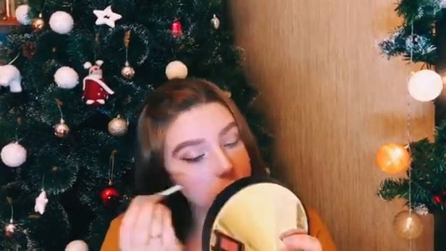 МАКИЯЖ НА НОВЫЙ ГОД 2020! И ЭТО МОДНО?! смотреть онлайн