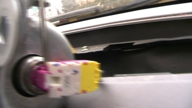 How to remove passenger air bag on a 2004 Ford Focus ZX5. смотреть онлайн