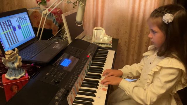 Liza. Чтение нот с листа на 2 презентации "Алфавитная песенка" смотреть онлайн