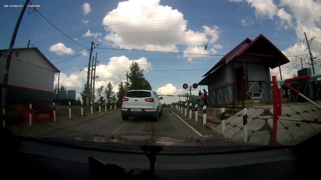 Едь уже, чего встал перед шлагбаумом!? смотреть онлайн