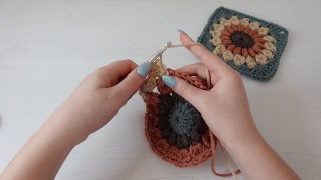How to crochet Sunburst Granny Square and Sunburst Triangle for the jumper tutorial! (Left Handed) смотреть онлайн