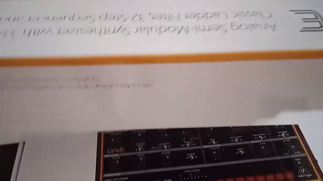 Аналоговый синтезатор Behringer Crave - НОВЫЙ смотреть онлайн