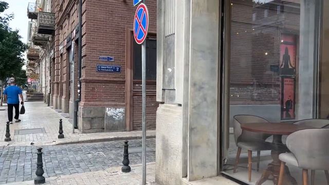 Тбилиси. Итальянский двор на проспекте Давида Строителя. Заглянем краем глаза. смотреть онлайн