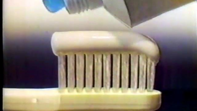 Aquafresh Toothpaste commercial 1980 смотреть онлайн
