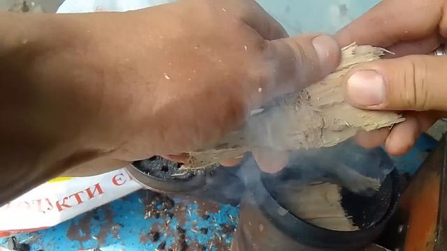 Лучшее топливо для дымаря пасечного. Будет гореть три часа. смотреть онлайн