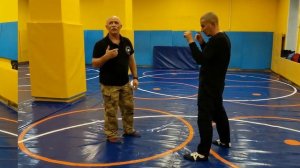 Контрприём от рычага кисти наружу.В Н Крючков