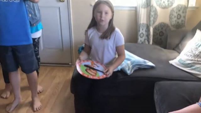 Don"t Step In It! The Poop Game! смотреть онлайн