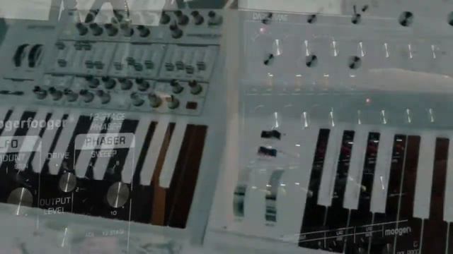 Arturia Minibrute, TR8,Prophet 08,Waldorf Q смотреть онлайн