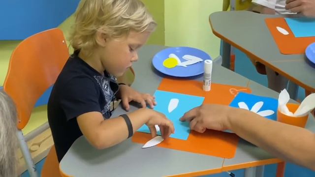 Аплікація "Ромашка" з дітками з ООП смотреть онлайн