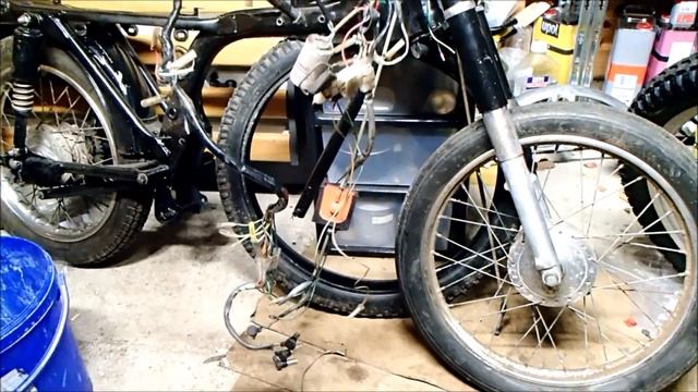 Honda cb125s restoration pt-22 air box & loom inspection смотреть онлайн