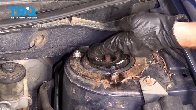 How to Replace Front Strut 2003-08 Toyota Matrix смотреть онлайн