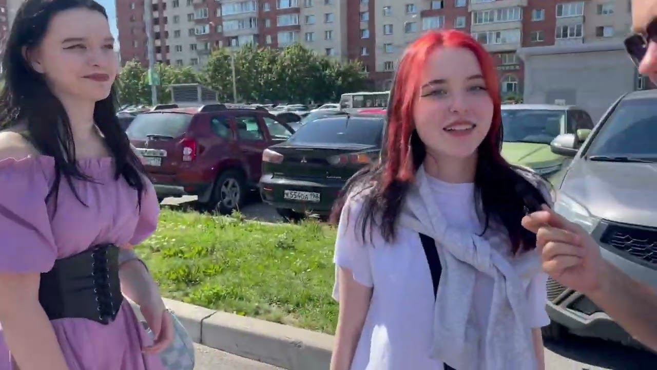 Как много девушек разбираются в ретро автомобилях? смотреть онлайн