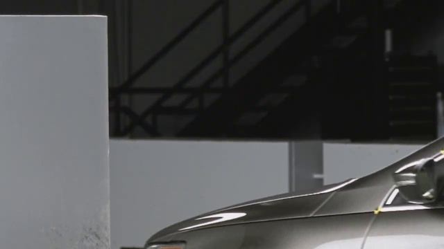 Volkswagen CC / Passat Small Overlap Crash Test Iihs 40 Mph