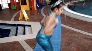 ХВОСТ РУСАЛКИ. Аквапарк. Пробуем плавать в хвосте Русалки!