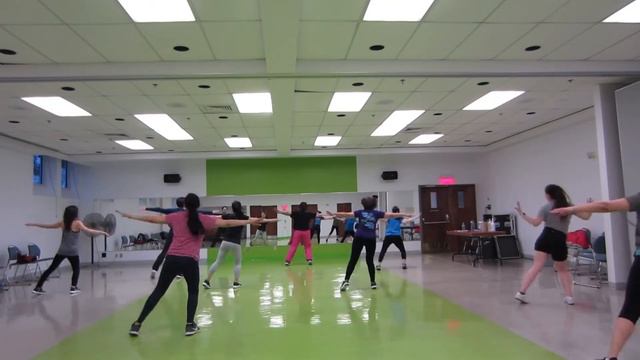 La Mordidita (Ricky Martin) / Zumba Choreo by Mihaela смотреть онлайн