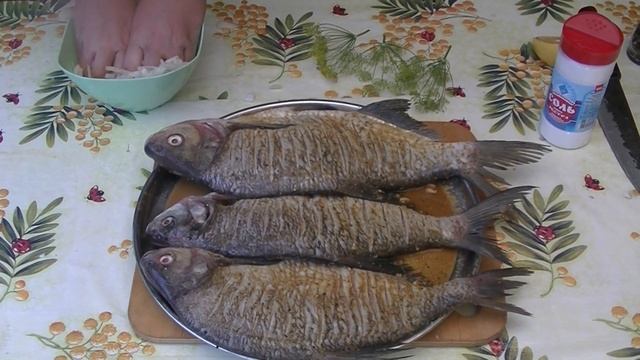 ЖАРЕНАЯ РЫБА С ОВОЩАМИ НА САДЖЕ / ПРОСТОЙ МАРИНАД ЗА 2 МИНУТЫ / ХРУСТЯЩАЯ КОРОЧКА смотреть онлайн