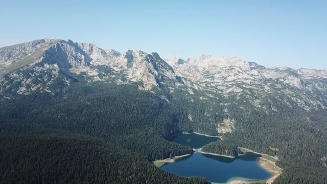 Черное озеро в национальном парке Дурмитор / Crno jezero Дурмитор смотреть онлайн