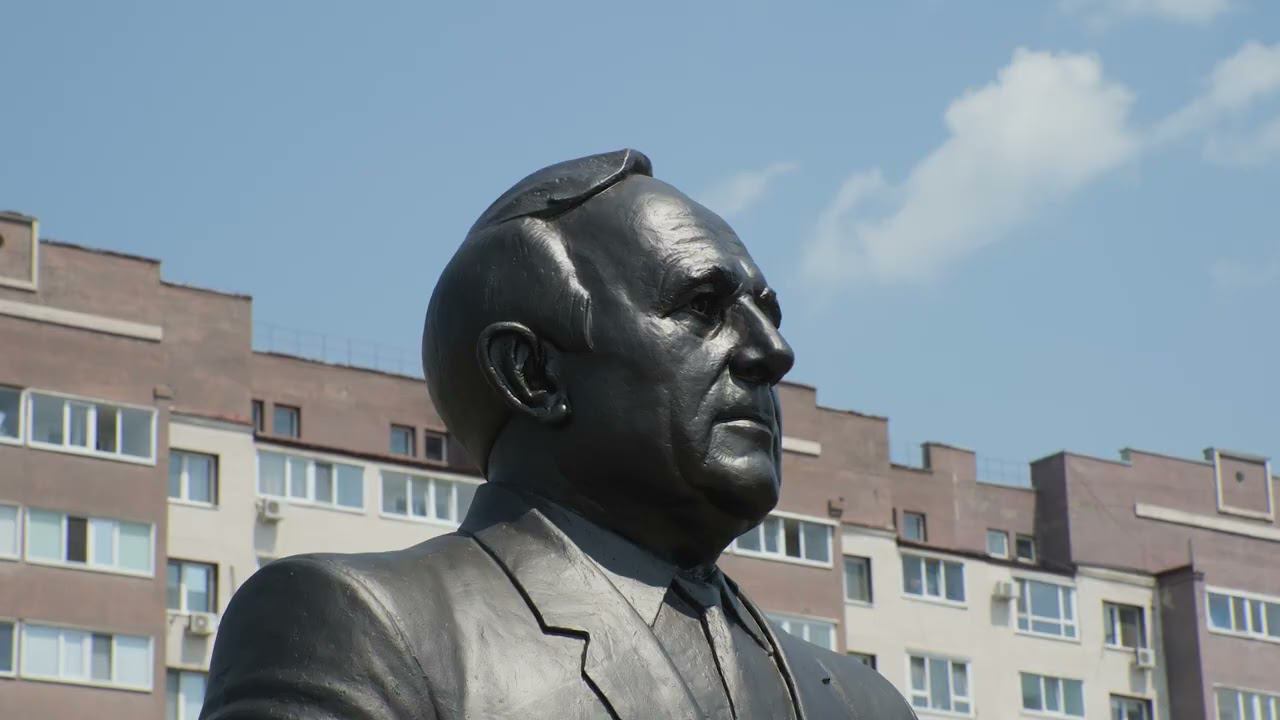 В Благовещенске увековечили память профессора Владимира Доровских смотреть онлайн