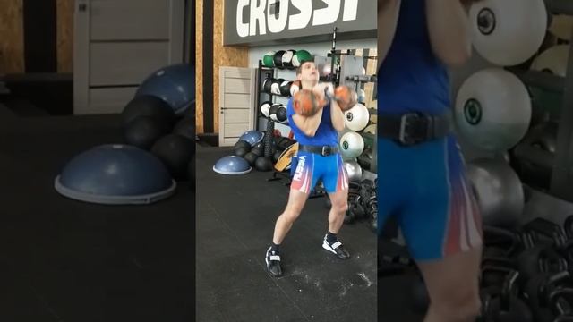 Гиревой спорт. Впервые толкаю гири 28 кг. смотреть онлайн