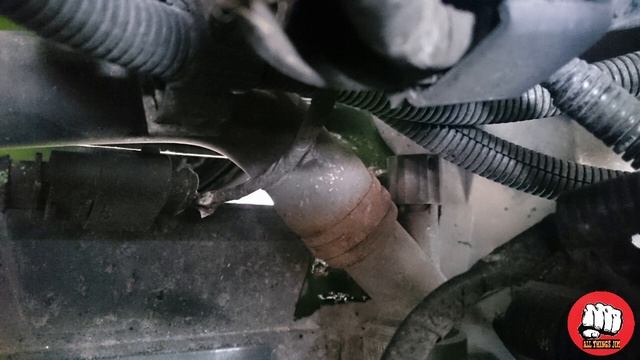 THERMOSTAT HOUSING- VW POLO/ how to replace смотреть онлайн
