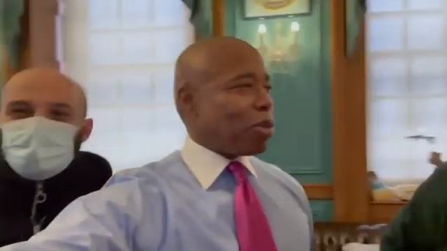 Dumbo Moving Moves Mayor Eric Adams смотреть онлайн