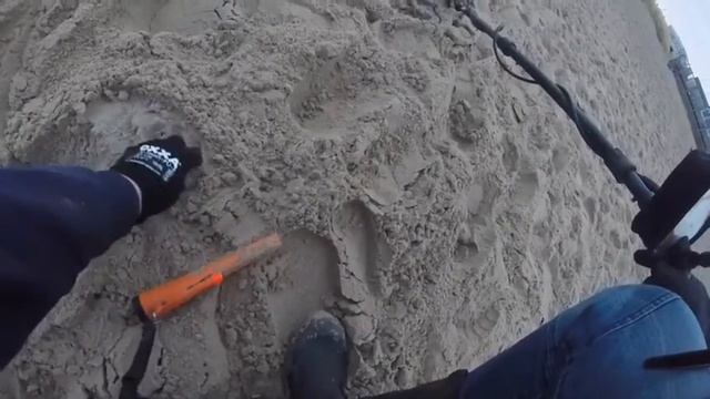 The Dutch Metal Hunters coins on the beach...with the makro racer 2 смотреть онлайн