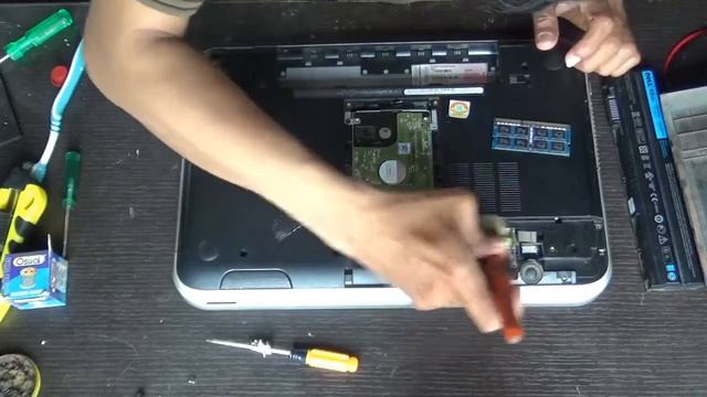 DELL Inspiron 5520 UPGRADE RAM смотреть онлайн