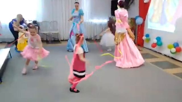 Танец с лентами смотреть онлайн