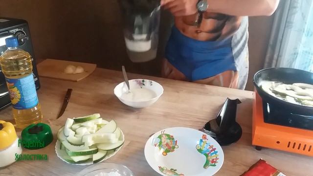 Тушеные кабачки в сметане. Пальчики оближешь! смотреть онлайн