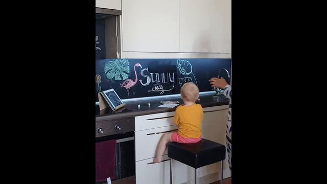 РИСУНОК НА ГРИФЕЛЬНОЙ СТЕНЕ НА КУХНЮ! смотреть онлайн